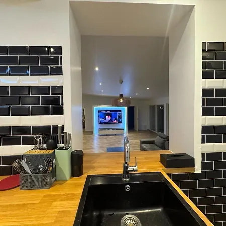 ヴィラ Luxury With Modern Design & Bathroom ターストラップ