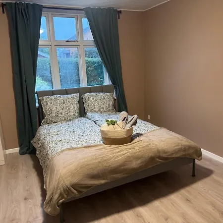 Luxury With Modern Design & Bathroom ターストラップ