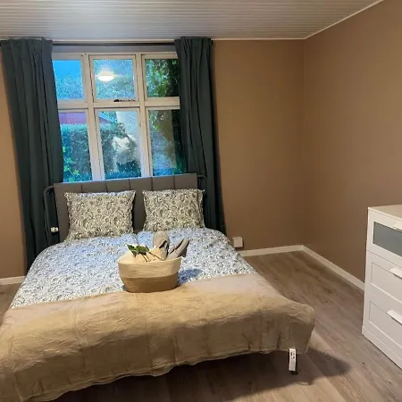 Luxury With Modern Design & Bathroom ターストラップ