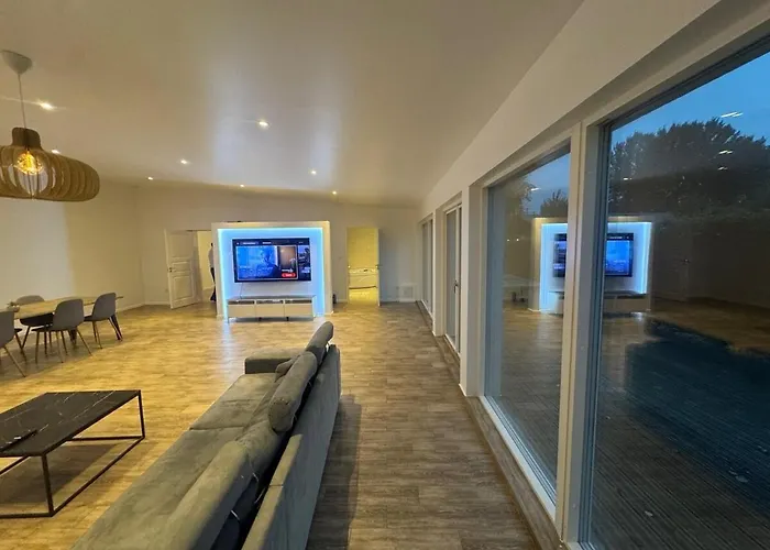 Villa Luxury With Modern Design & Bathroom