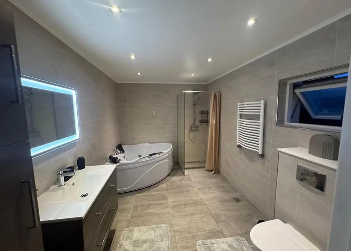 Luxury With Modern Design & Bathroom * Tåstrup